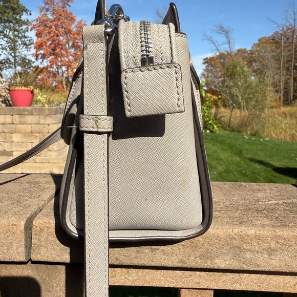 Fair Michael Kors Tina Small Messenger
Purse Bag Laser Cut outs Vintage - Picture 5 of 12